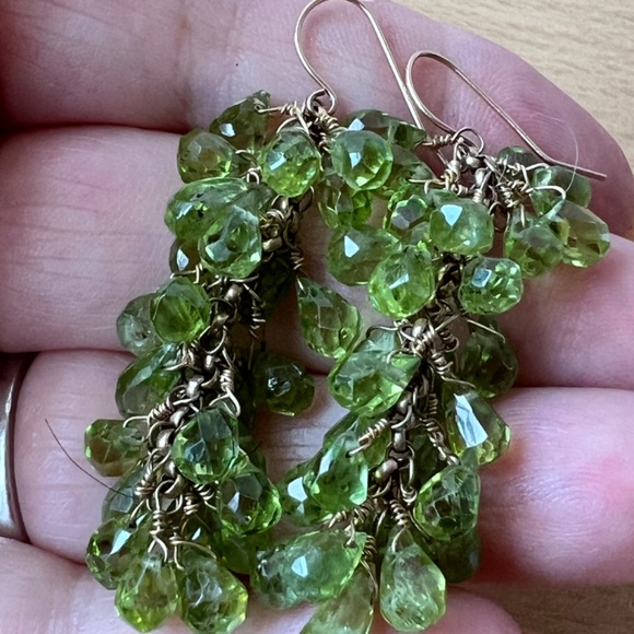 VINTAGE SOLID 14K GOLD FACETED MULTI PERIDOT CLUSTER BUNCH DANGLE DROP EARRINGS - Picture 9 of 16